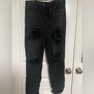 MOM JEANS - Black Ripped